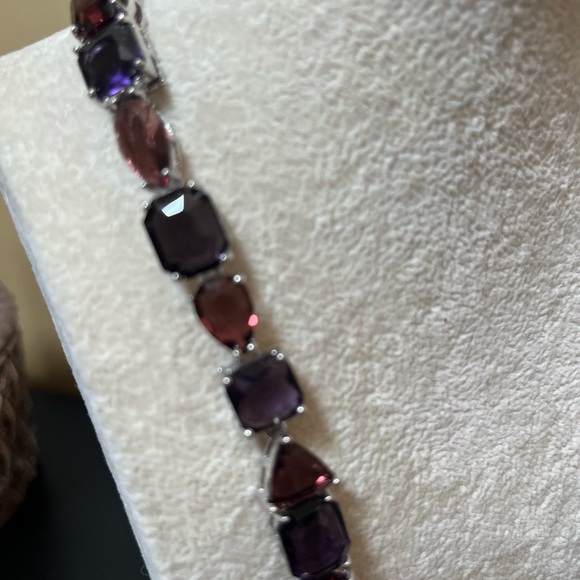 New! Guess Lavendar & Garnet colored Stone Necklace with Clasp - Picture 9 of 11